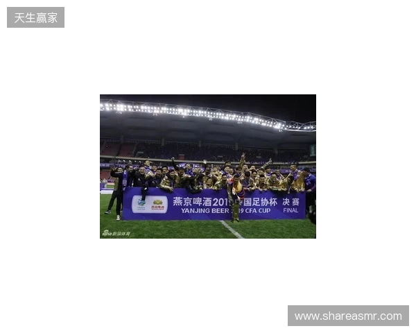 法比奥庆祝足协杯夺冠:我们是冠军了!这座城市值得拥有这一刻 法比奥庆祝足协杯夺冠:我们是冠军了!这座城市值得拥有这一刻