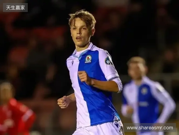 邮报：阿森纳正与布莱克本流浪者就17岁前锋蒂容进行谈判