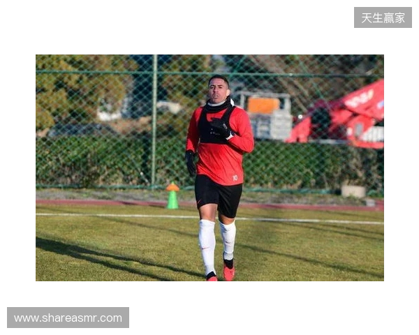 记者:韦世豪当蓉城队长并不意外 他和罗慕洛刘殿座携手带队前进 记者:韦世豪当蓉城队长并不意外 他和罗慕洛刘殿座携手带队前进